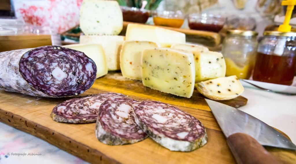 Agriturismo La Valle Degli Ulivi Semproniano Luaran gambar
