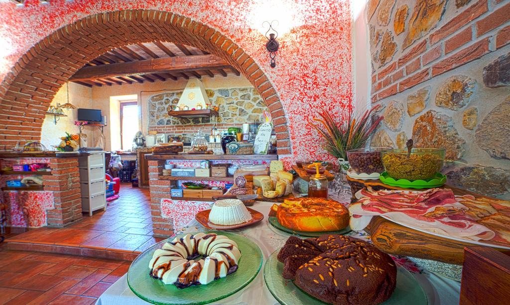 Agriturismo La Valle Degli Ulivi Semproniano Luaran gambar