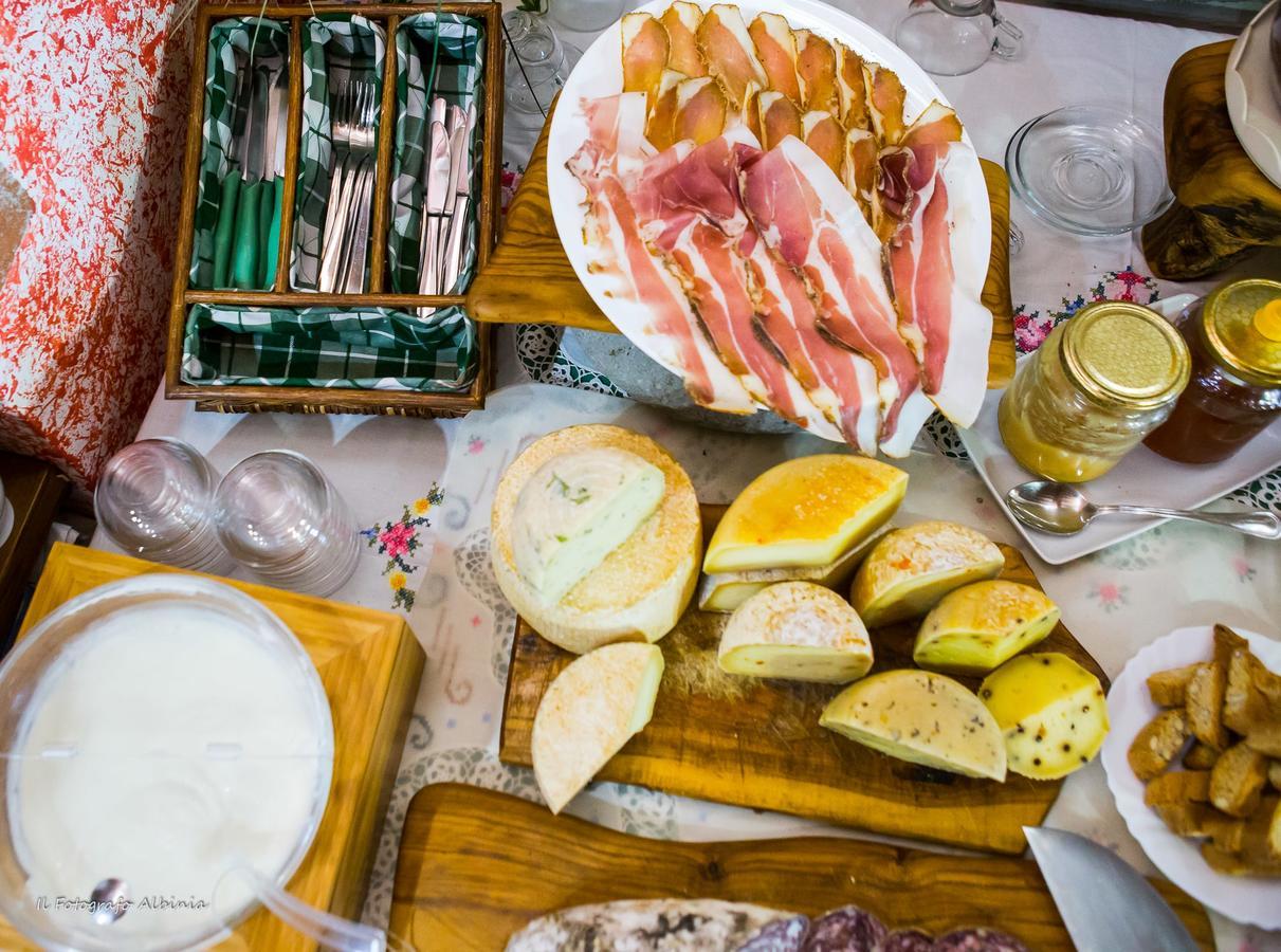 Agriturismo La Valle Degli Ulivi Semproniano Luaran gambar